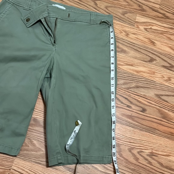 New York and company sage green shorts size 6 - Picture 7 of 7